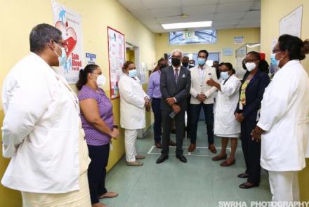 Ministers visit Blood Bank and Oncology Departments 